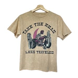 Road Less Traveled NWOT Graphic Tee‎